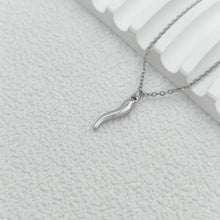 Load image into Gallery viewer, Red horn with chain
