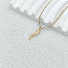 Load image into Gallery viewer, Red horn with chain
